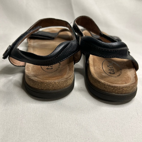 Taos Footwear Black Leather Slingback Sandals with Silver Medallion - Picture 3 of 8